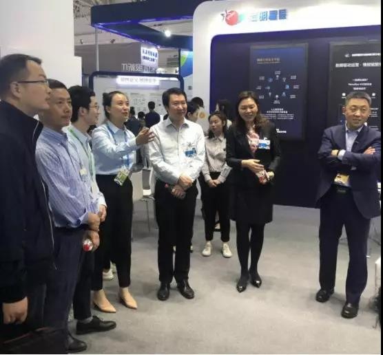 科學技術部高新技術及產業化司副司長曹國英蒞臨啟明星辰展臺